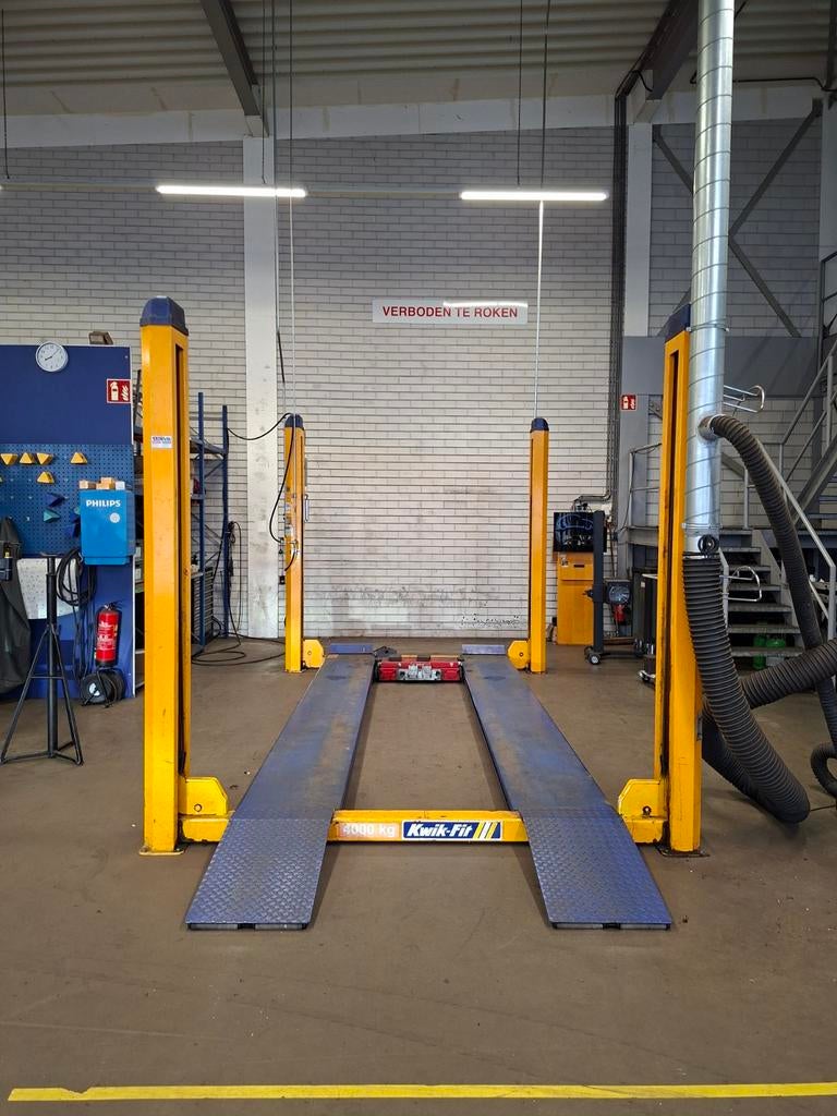 Hefbrug 4 koloms Koni 4000kg apk brug middenkrik, Ophalen