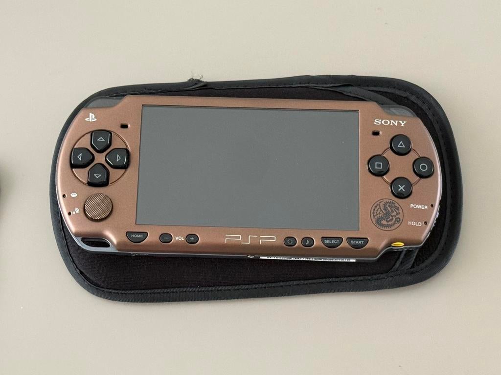 Monster hunter custom psp, Spelcomputers en Games, Spelcomputers | Sony PSP, Ophalen of Verzenden, Zo goed als nieuw, PSP 3000