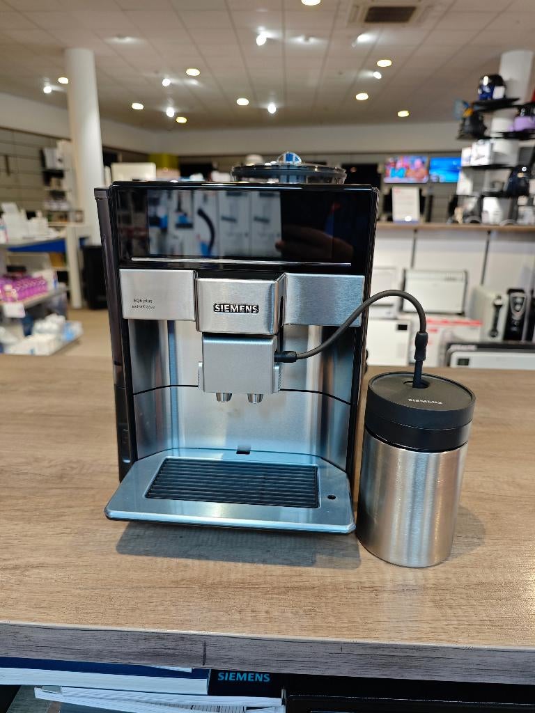 Siemens espressomachine TE657F03DE  **NIEUW**, Witgoed en Apparatuur, Koffiezetapparaten, Espresso apparaat, 10 kopjes of meer