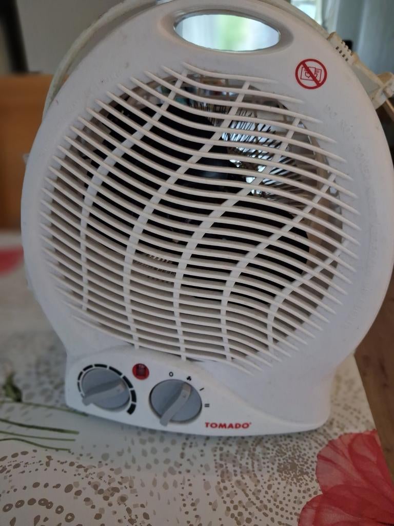 Compacte Tomado kachelventilator, Witgoed en Apparatuur, Ventilatoren, Ophalen, Gebruikt, Overige