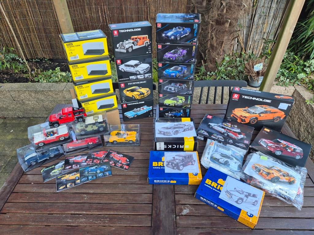 24 MODELAUTO'S EN NOG 5 LOSSE DISPLAY CASE, Ophalen of Verzenden, Nieuw, Auto