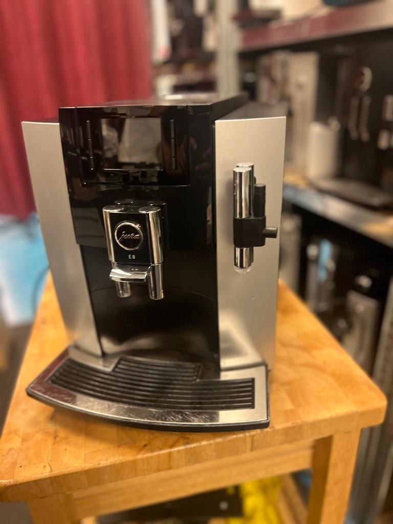 Jura e 8, Witgoed en Apparatuur, Koffiezetapparaten, Jura-Strasse 1, 4626 Niederbuchsiten, Zwitserland, Info@jura.com, 10 kopjes of meer