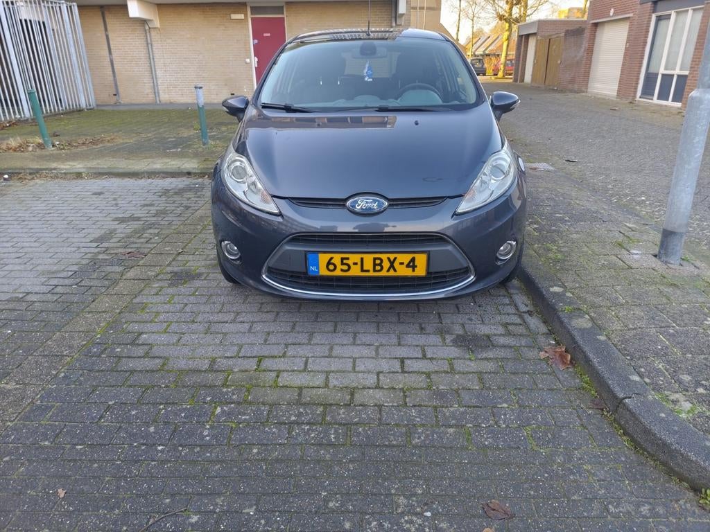 Ford Fiësta 1.25 60KW 5DR 2010 Grijs, Auto's, Voorwielaandrijving, Euro 5, Stof, 1242 cc