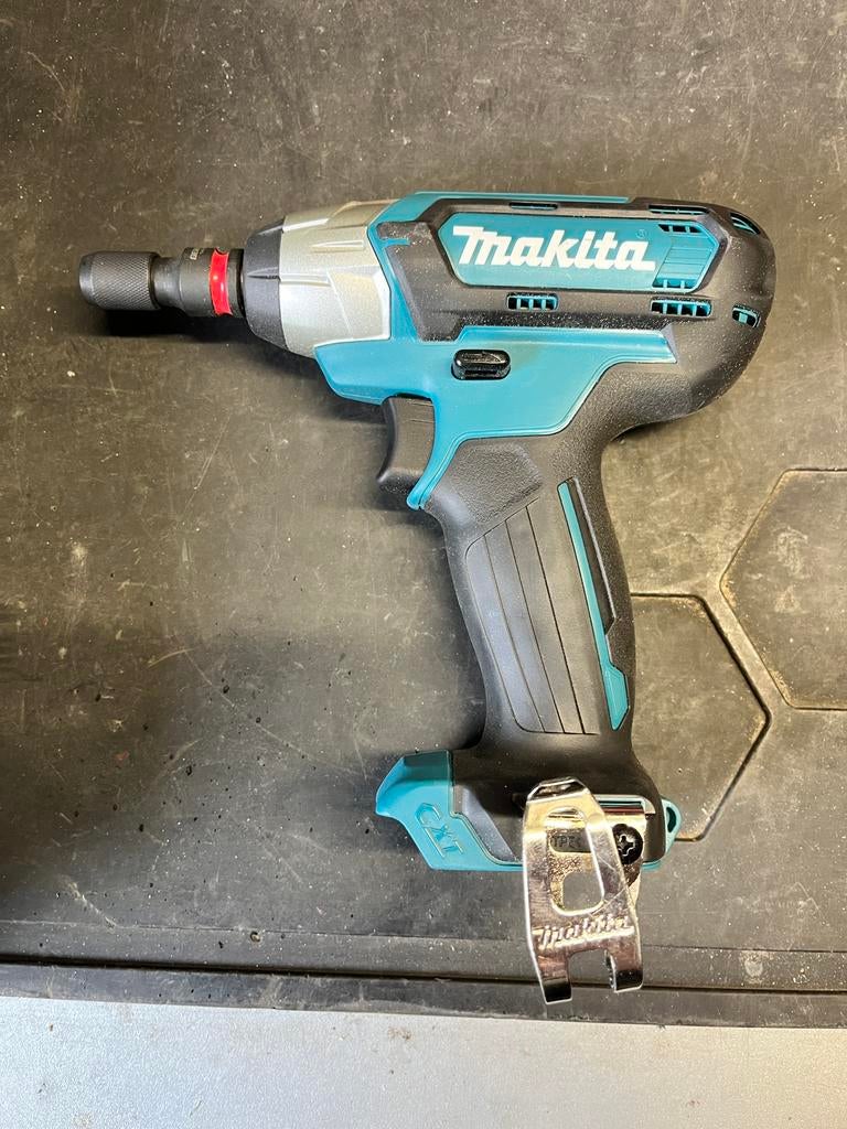 Makita 10.8v CXT slagmoersleutel TW140d body, Ophalen of Verzenden, Zo goed als nieuw, Boor- en Schroefmachine