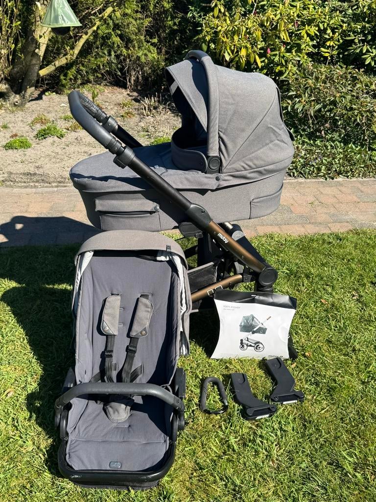 Mutsy Nio Kinderwagen met reiswieg, voetenzak en adapters, Ophalen, Gebruikt, Combiwagen, Mutsy