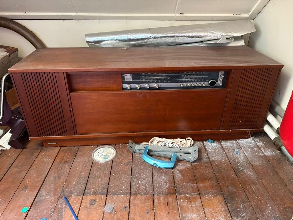 Oud radiomeubel met platenspeler, Ophalen