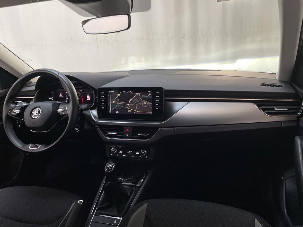 Skoda Kamiq 1.0 TSI 110pk Business Edition Parkeersensoren S, Stof, Gebruikt, Met garantie (alle), Origineel Nederlands