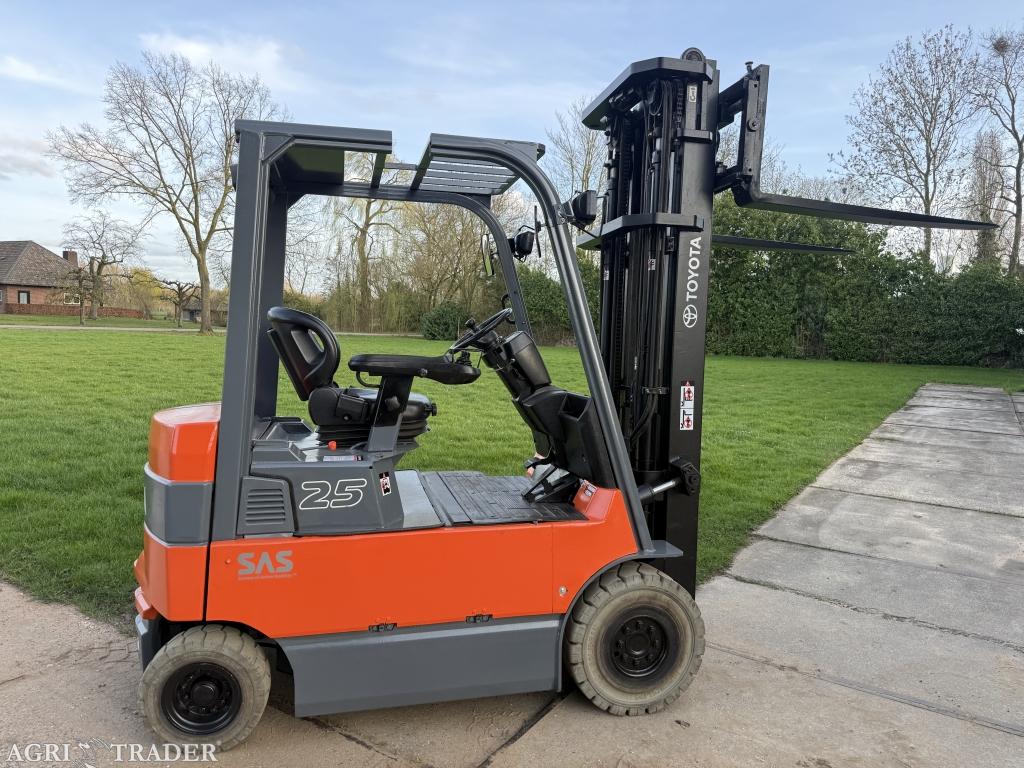 Toyota 2500KG triplo 6M freelift Sideshift non marking bande, Info@vanbeurdenheftrucks.nl, Heftruck, Ophalen of Verzenden, Toyota