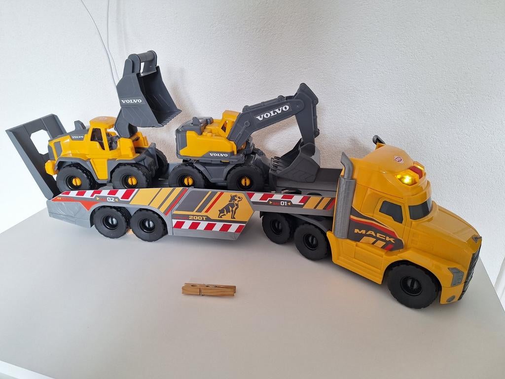 In nieuwstaat Dickie Mack/Volvo Transporter Werkvoertuigen., Ophalen of Verzenden, Zo goed als nieuw