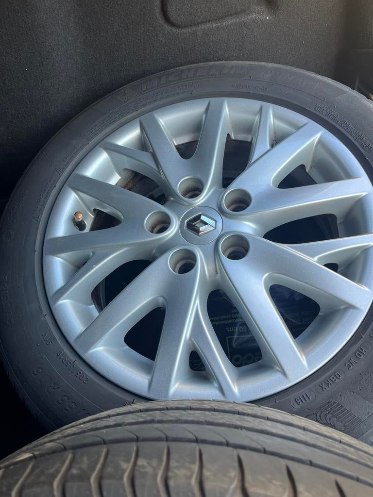 4 Licht metalen velgen en banden 205/55 R16 Renault Megane, Auto diversen, Wieldoppen, Ophalen of Verzenden, Gebruikt