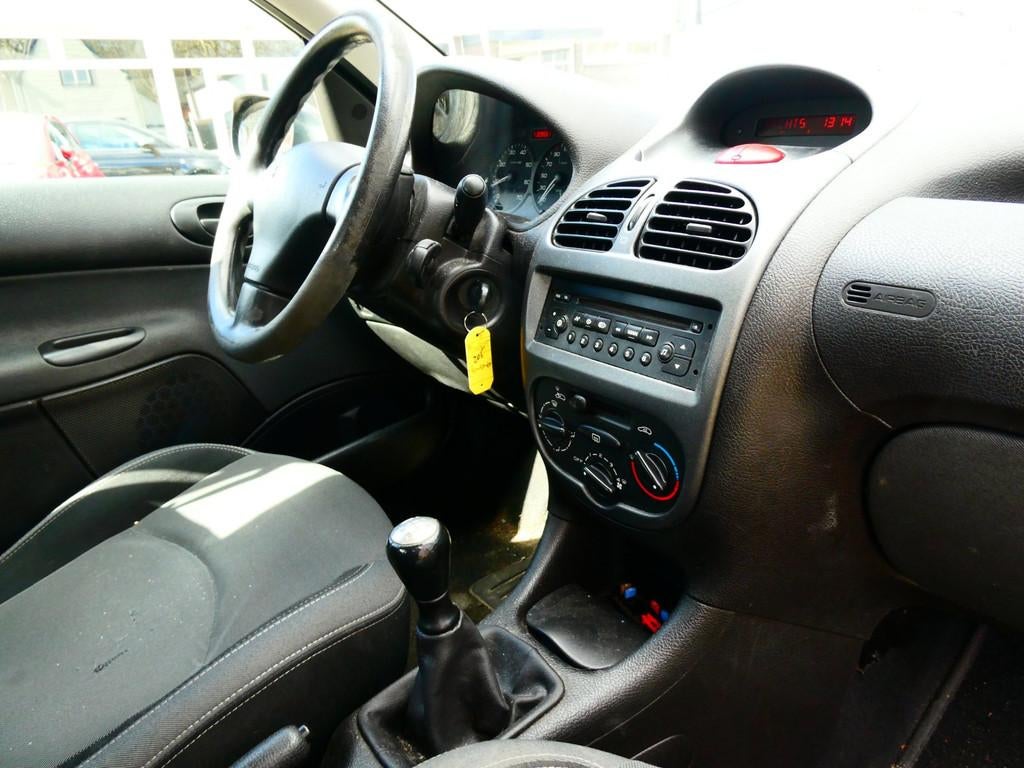 Peugeot 206 1.4 One-line 5-deurs INRUILKOOPJE ZO MEENEMEN, Voorwielaandrijving, Stof, 31 €/maand, 4 cilinders