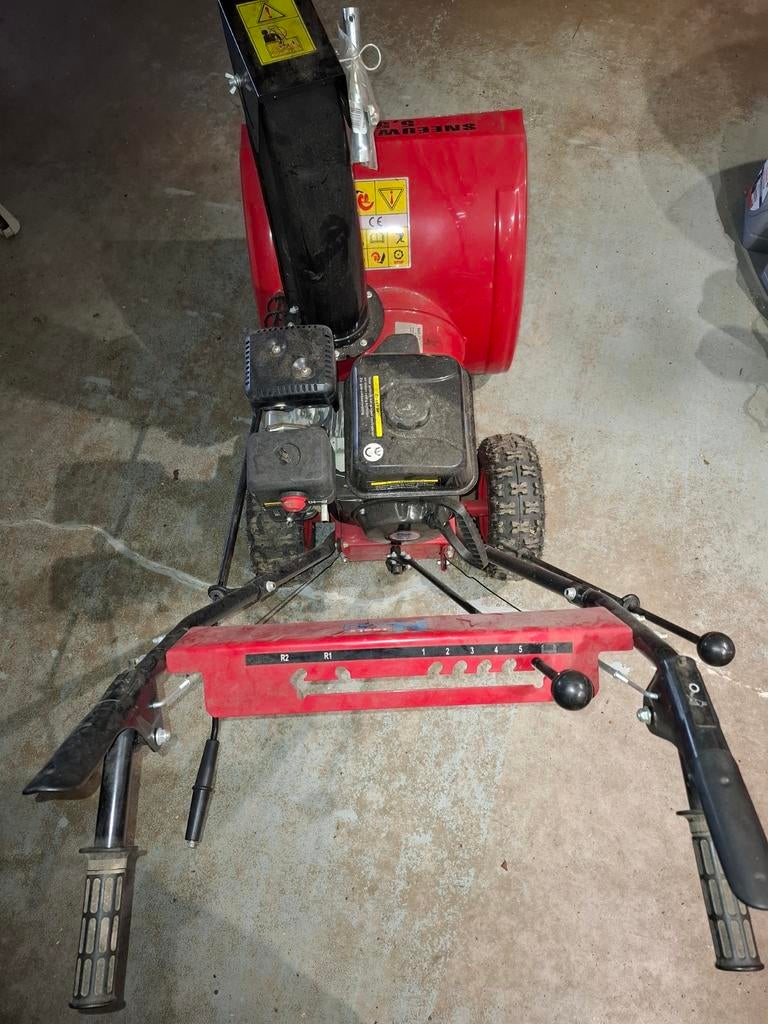 Sneeuwploeg, benzine motor., Ophalen