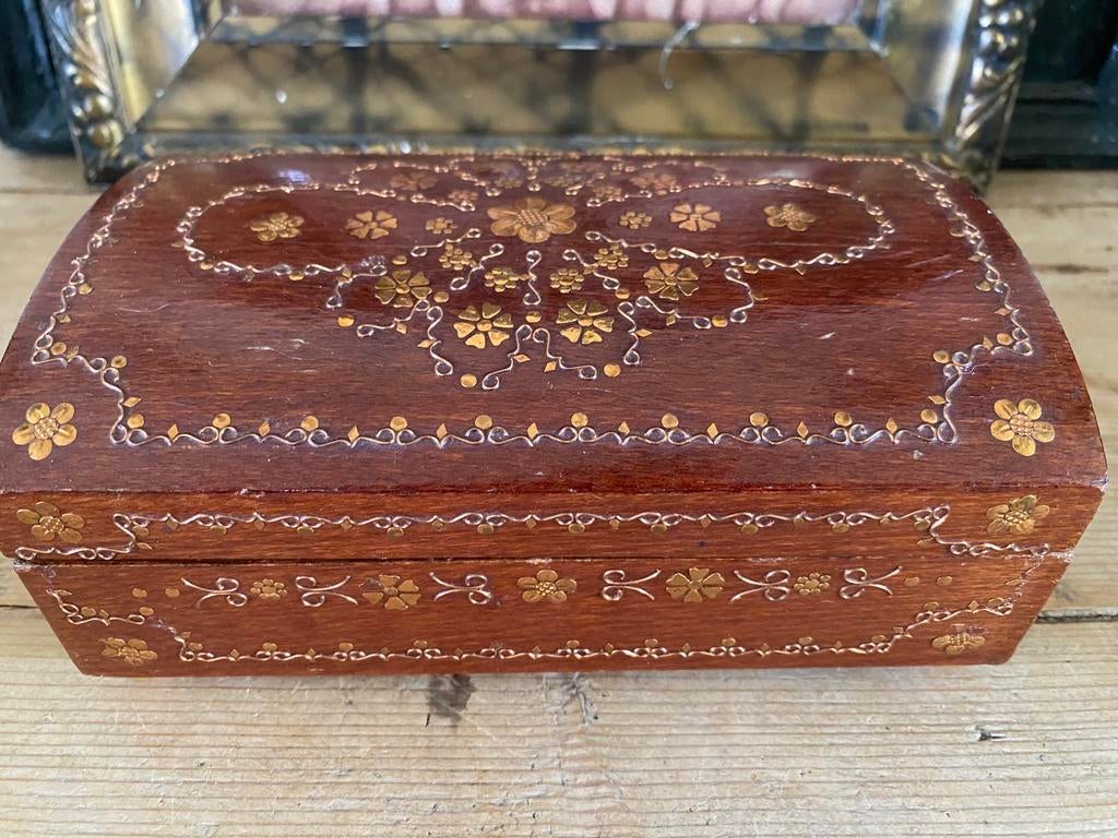 Houten kistje met gouden bloemetjes, Ophalen of Verzenden