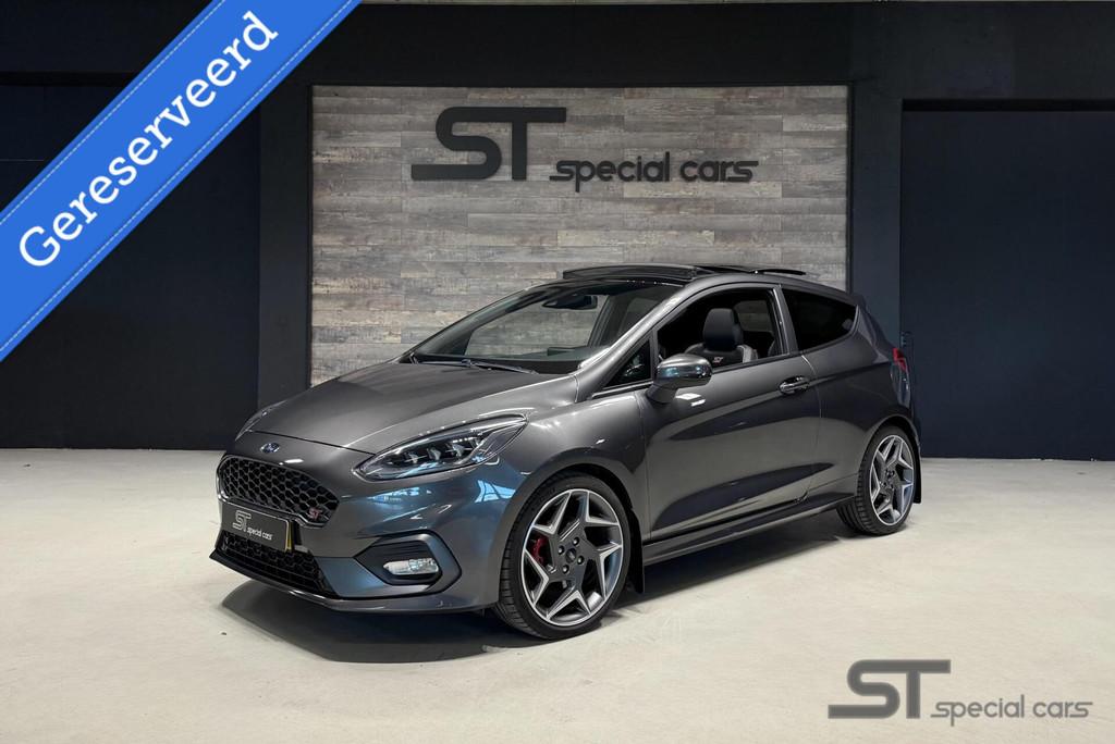 Ford Fiesta 1.5 ST-3 Performance Pack|Pano|REVO Kit, Auto's, Ford, Voorwielaandrijving, Met garantie (alle), Bedrijf, Handgeschakeld