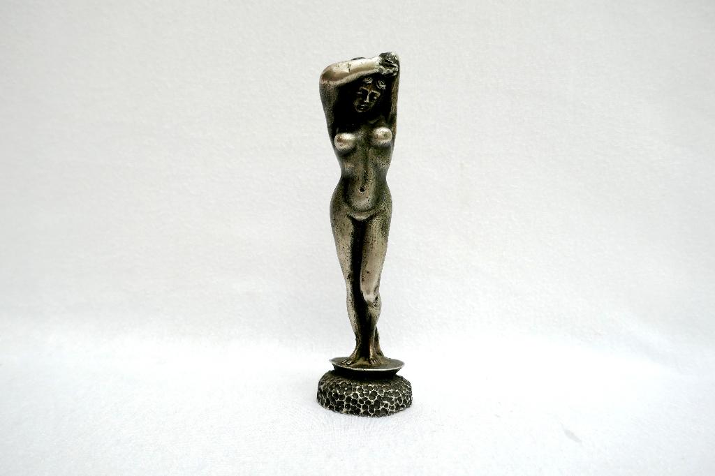 beeldje van een vrouw - tin - phetro, Ophalen