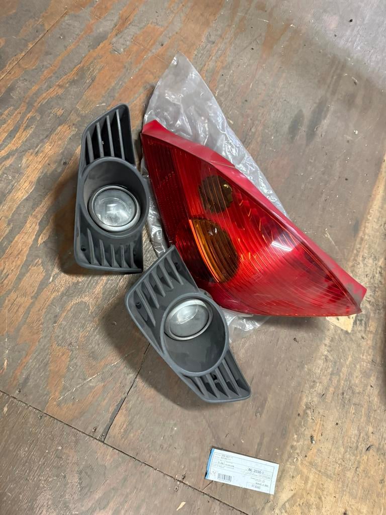 Opel tigra b mistlampen en rechter achterlicht, Auto-onderdelen, Verlichting, Ophalen of Verzenden, Opel