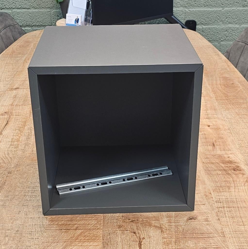 IKEA EKET kast + montagerail – Donkergrijs, Huis en Inrichting, Kasten | Boekenkasten, Minder dan 50 cm, Ophalen of Verzenden