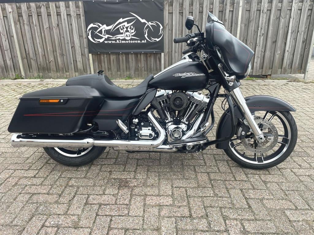 HARLEY-DAVIDSON STREET GLIDE SPECIAL FLHXS (bj 2016)