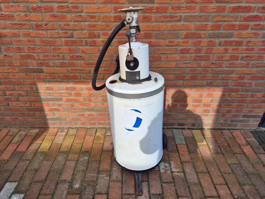 Aangeboden Bereila tweetaktpomp benzinepomp oldtimer brommer, Ophalen