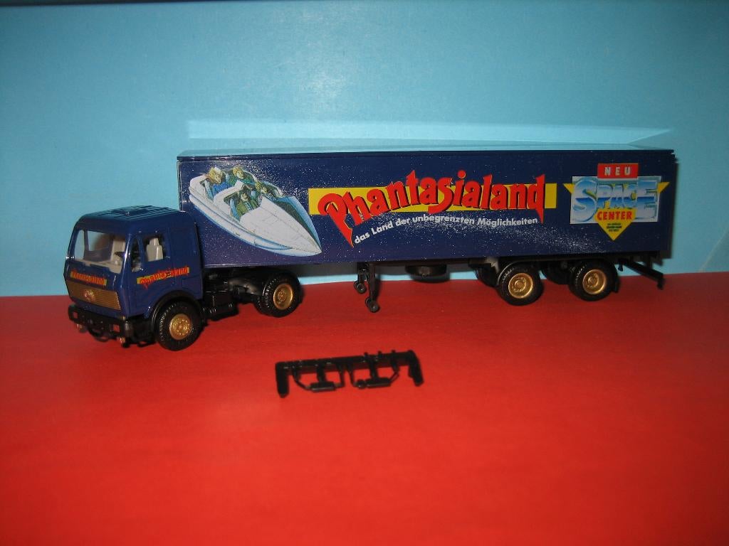 Phantasialand  MERCEDES met oplegger  Herpa, Ophalen of Verzenden, Zo goed als nieuw, Bus of Vrachtwagen, Herpa