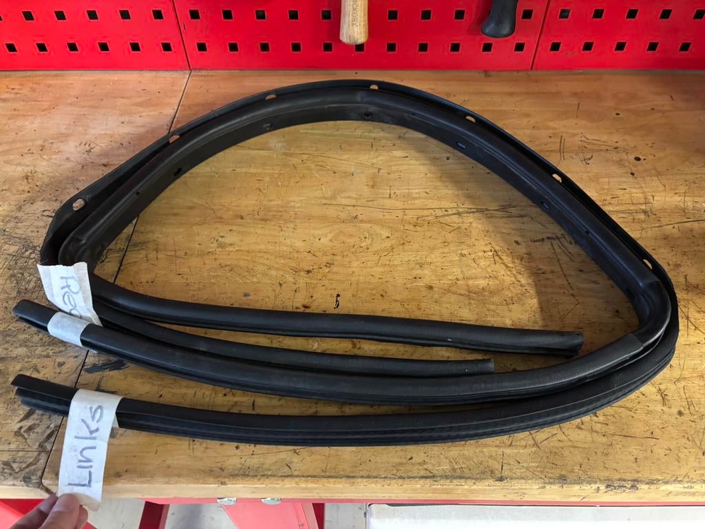 Saab 9-3 OG cabrio deurrubber rechts, Auto-onderdelen, Ophalen of Verzenden, Gebruikt, Saab