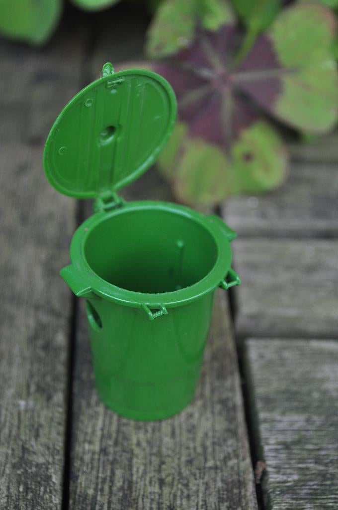 Vintage Miniatuur Vuilnisbak Puntenslijper, Ophalen of Verzenden