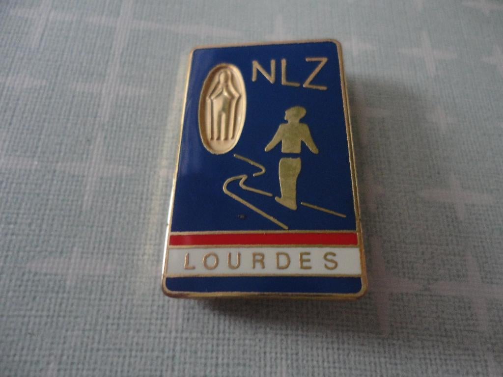 Insigne, PEREGRINACIÓN LOURDES - NZL BEDEVAARTEN, Verzenden, Zo goed als nieuw, Sieraad, Christendom | Katholiek