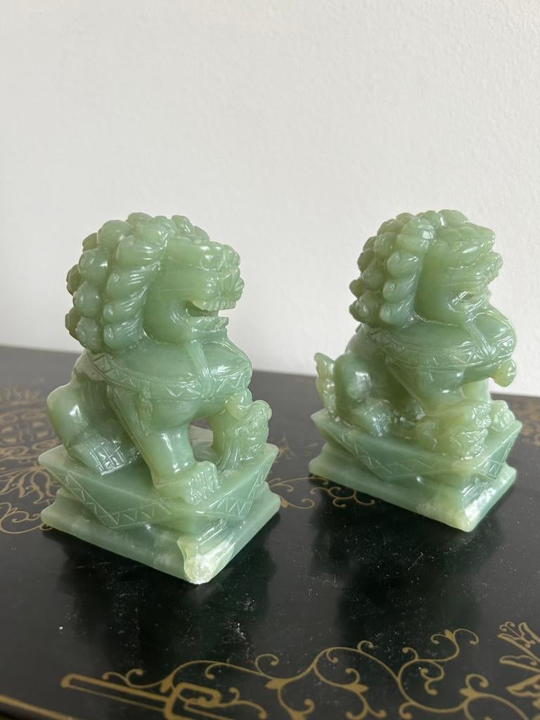 Twee jade foo dogs in een decoratieve opbergdoos, Ophalen of Verzenden