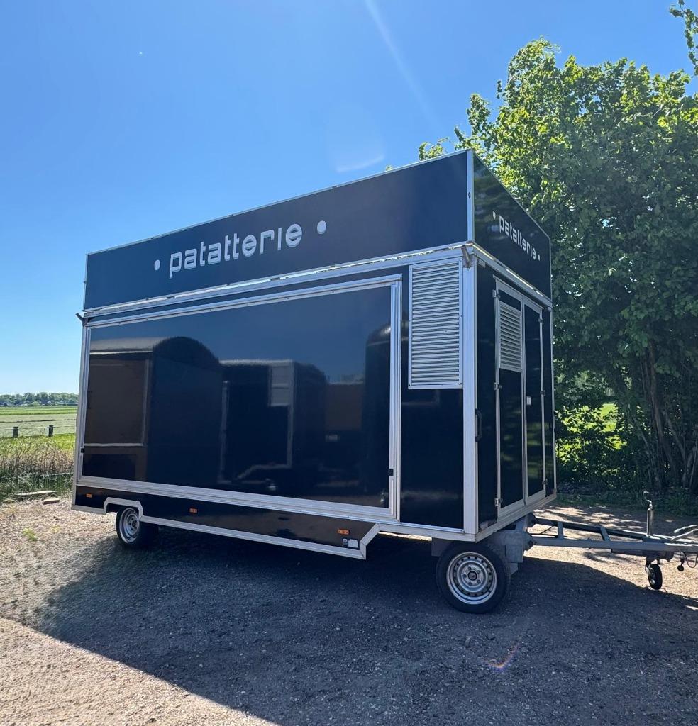 Te huur: Professionele Snackwagen of Oliebollenwagen