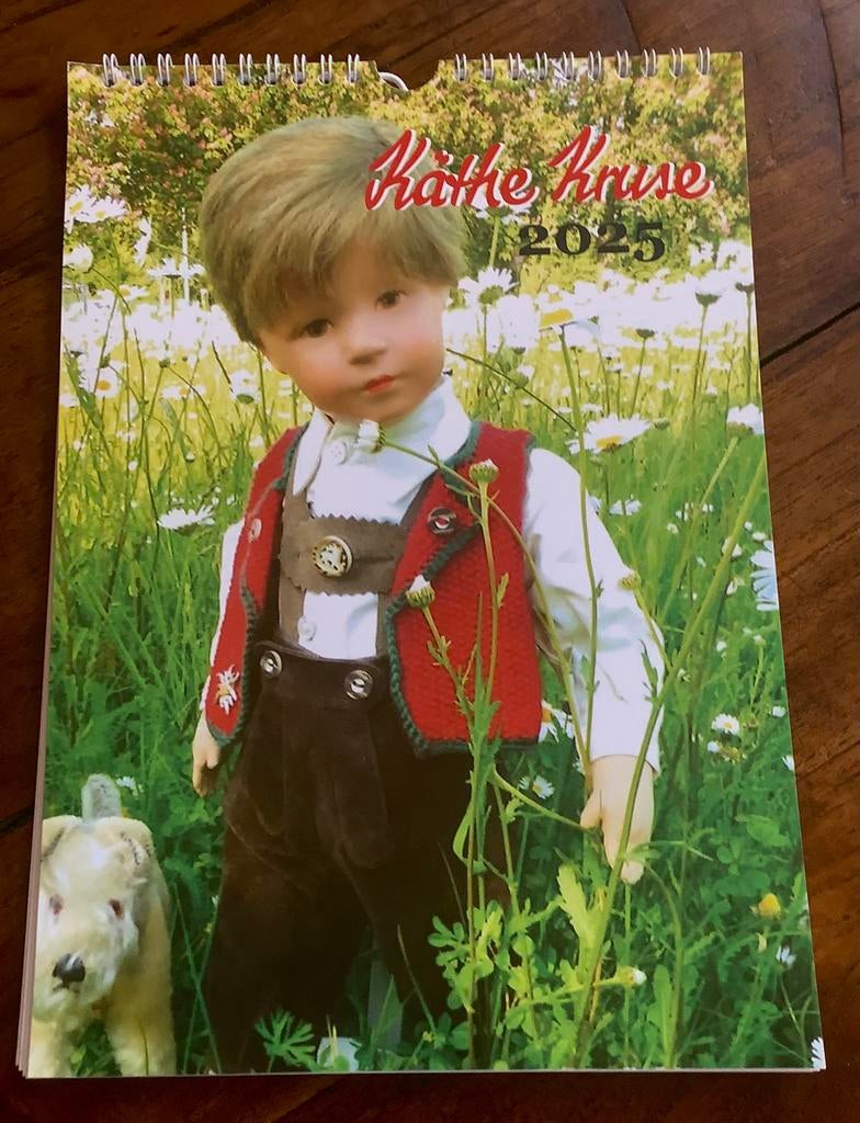 Kathe kruse poppen kalender izgs !, Ophalen of Verzenden, Zo goed als nieuw, Pop