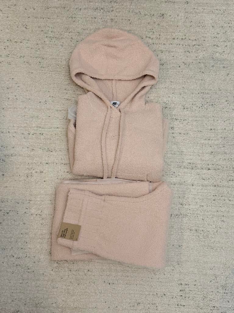 Nike Phoenix Cosy Boucle Pak - Nieuw! Maat S en M, Kleding | Dames, Sportkleding, Ophalen of Verzenden, Nieuw