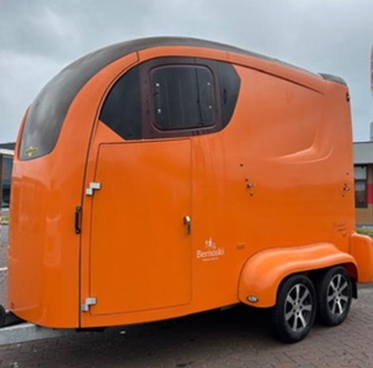 Zeer nette Humbaur Maximus paardentrailer | Grote uitvoering, Dieren en Toebehoren, Ophalen, Polyester, 2-paards trailer