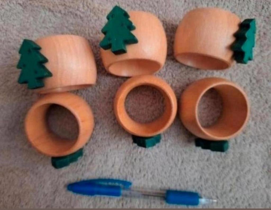 6 x houten servetring. kerstboom afbeelding erop., Diversen, Kerst, Ophalen of Verzenden, Nieuw