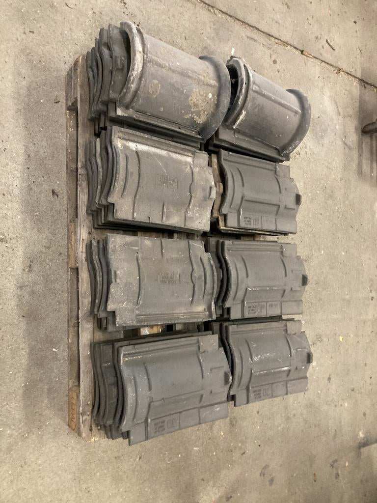 Dakpannen VH grijs, Ophalen, Steen of Klei, Zo goed als nieuw, Minder dan 5 m²