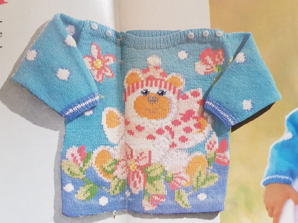 Beer met muts en bloemen trui breipatroon, Ophalen of Verzenden, Zo goed als nieuw, Breien, Patroon of Boek