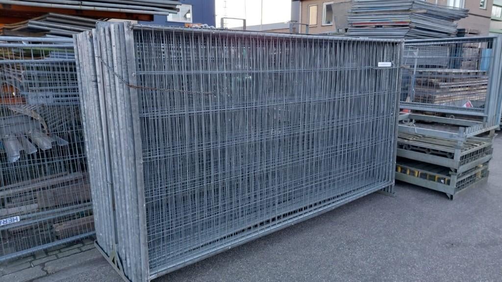 26 gebruikte bouwhekken in een opslagbok, Tuin en Terras, Tuinhekken en Hekwerk, Gebruikt, Overige typen, IJzer, Ophalen