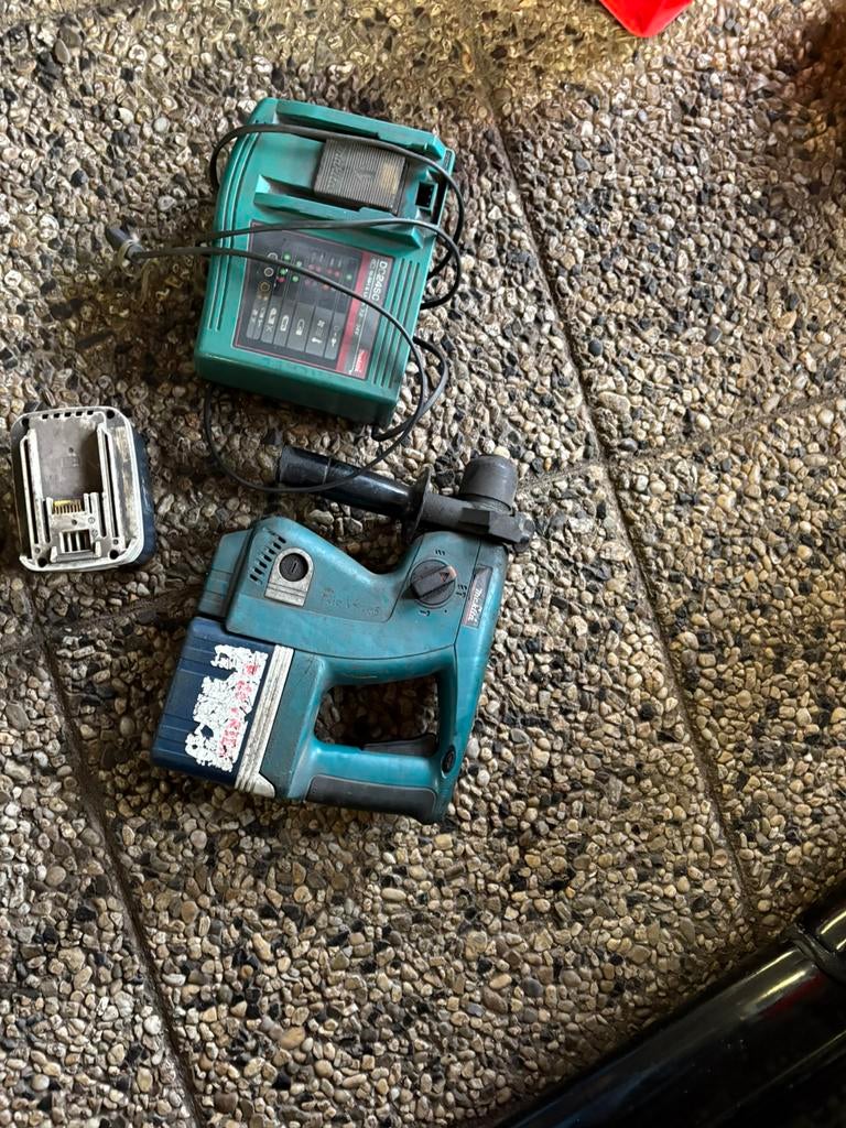 Verschillende gereedschap KIJK BESCHRIJVING, Doe-het-zelf en Verbouw, Gereedschap | Boormachines, Zo goed als nieuw, Boormachine