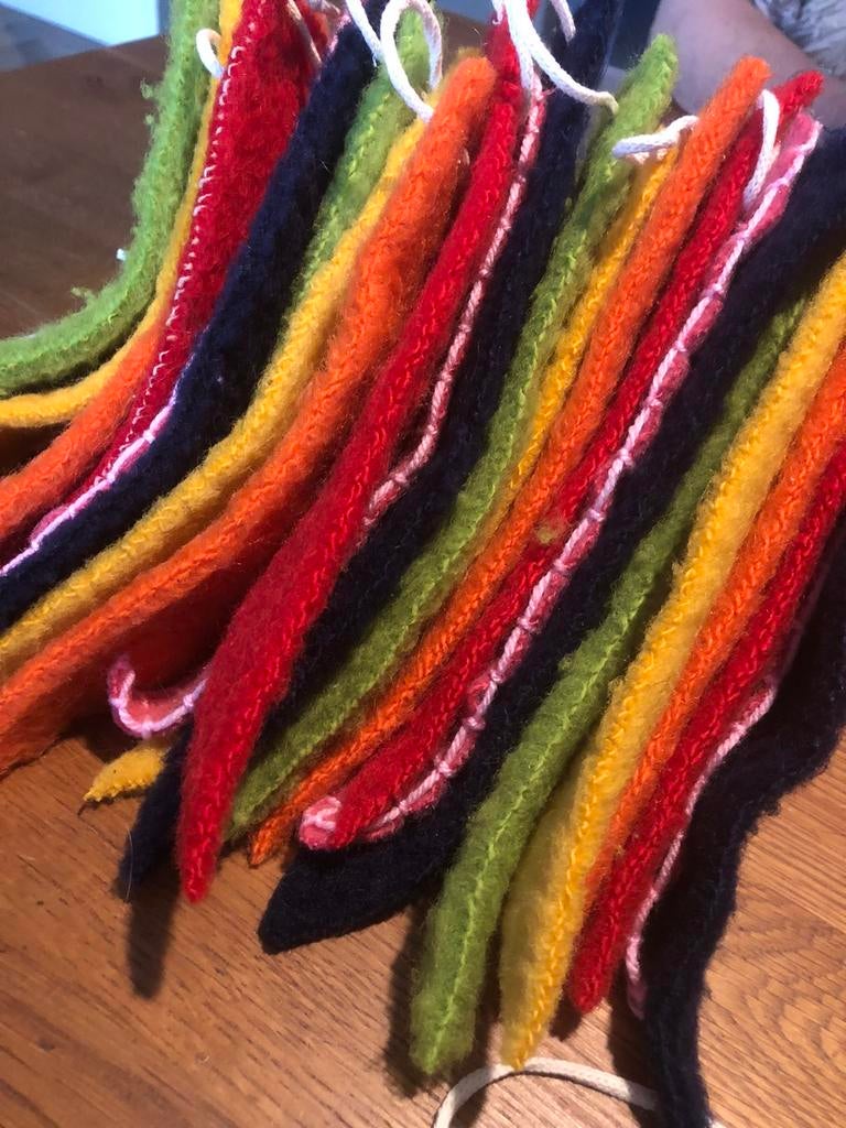 Slingers valggenlijn vlaggetjes zuiver wol handgemaakt stof, Ophalen of Verzenden, Nieuw, Versiering, Verjaardag