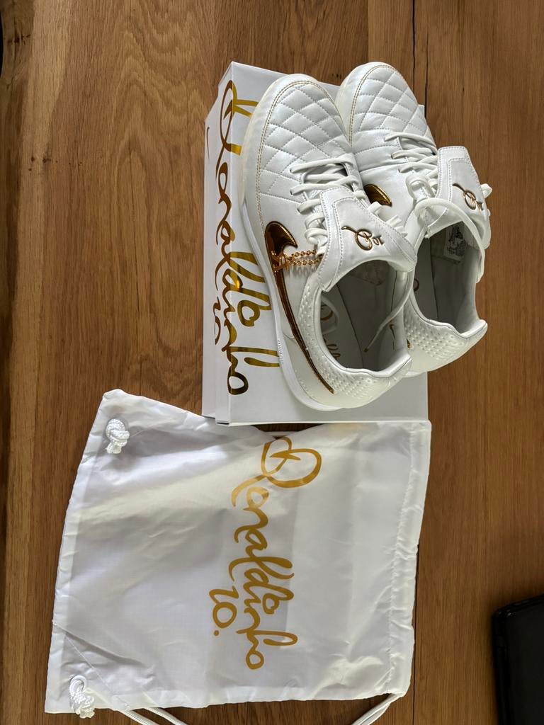 Futsal schoen R10, Ophalen of Verzenden, Nieuw, Buitenlandse clubs, Shirt