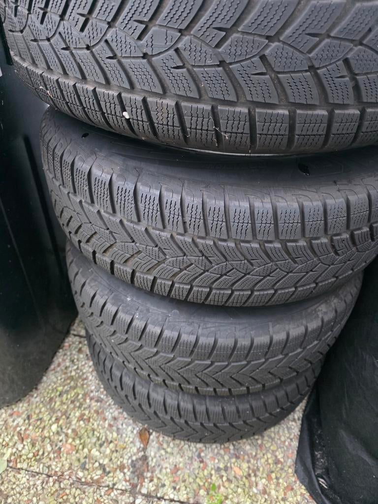 Winterbanden  Hyundai Tucson, Auto-onderdelen, Banden en Velgen, 17 inch, Band(en), Gebruikt, 215 mm