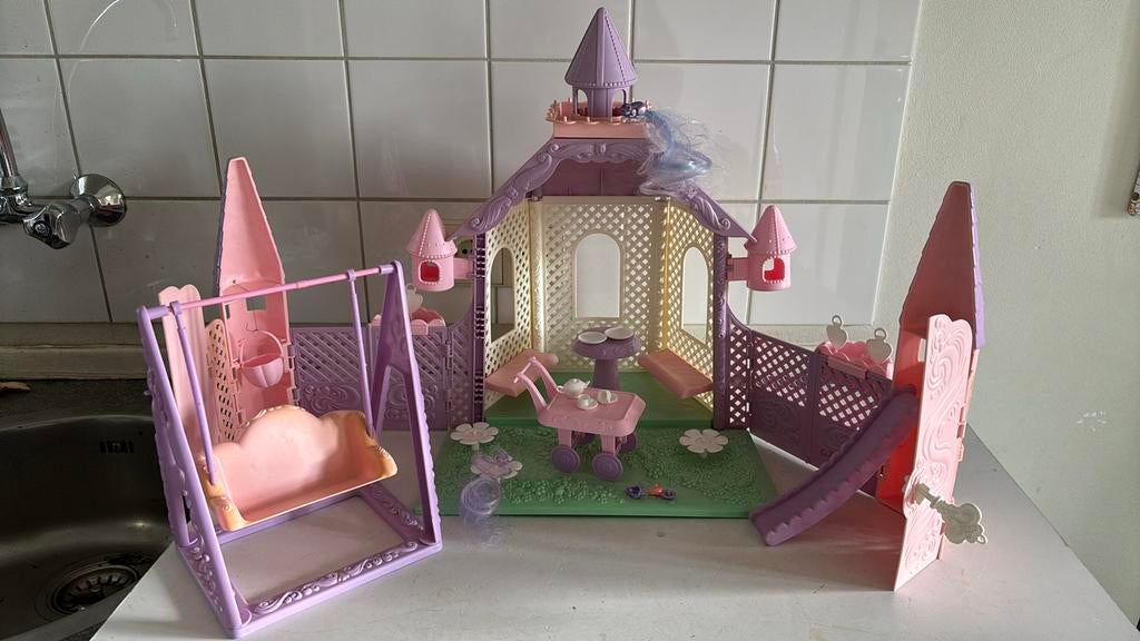 Vintage speelgoed kasteel met accessoires, Kinderen en Baby's, Ophalen of Verzenden, Gebruikt