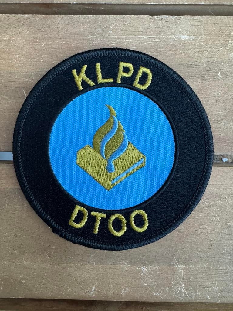 KLPD embleem DTOO oud politie Rijkspolitie embleem, Verzamelen, Militaria | Algemeen, Ophalen of Verzenden, Overige soorten, Nederland
