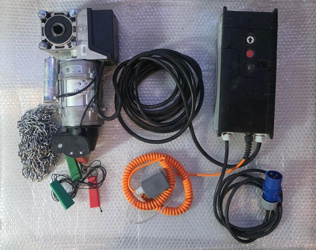 Gfa 230volt motor overheaddeur roldeur garagedeur, Garagedeur, Ophalen of Verzenden, Zo goed als nieuw, 120 cm of meer