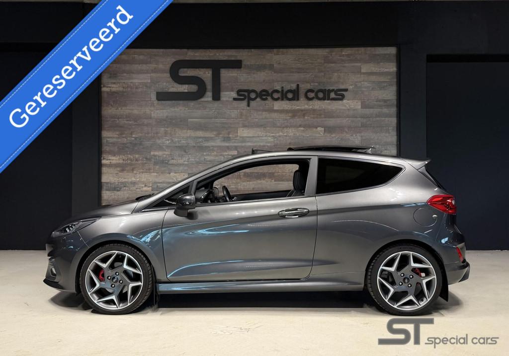 Ford Fiesta 1.5 ST-3 Performance Pack|Pano|REVO Kit, Auto's, Ford, Voorwielaandrijving, Met garantie (alle), Bedrijf, Handgeschakeld