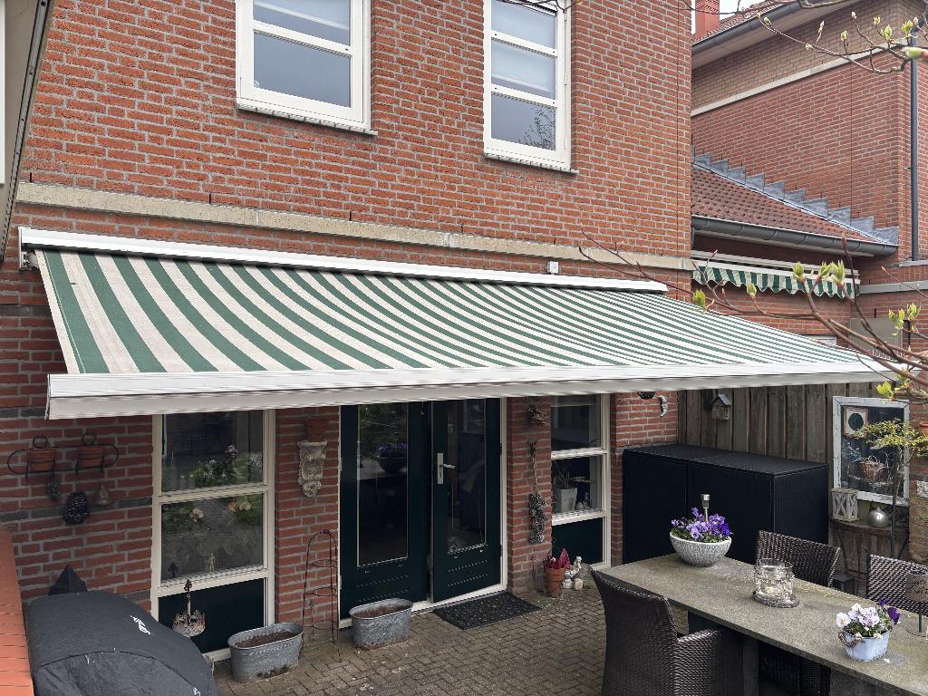 Groen-wit gestreepte luifel, Tuin en Terras, Zonneschermen, Ophalen, Gebruikt, 450 cm of meer, Elektrisch