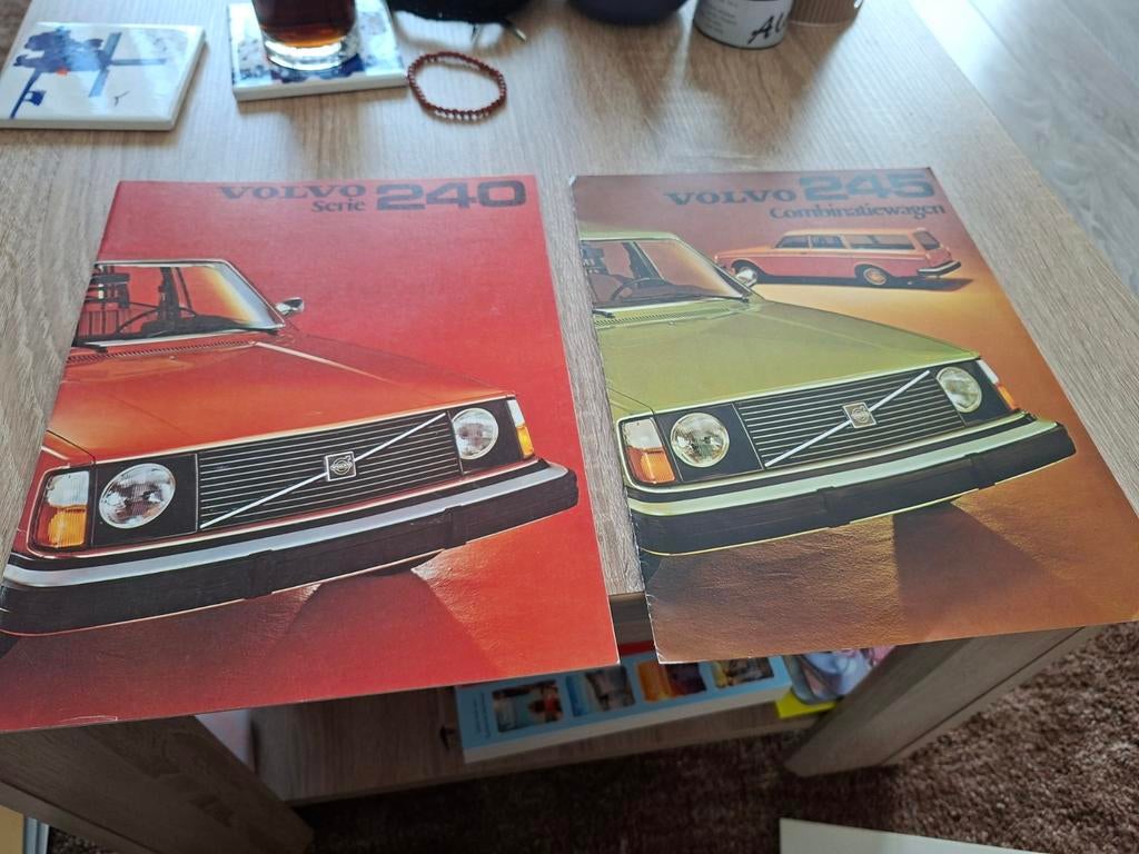 Volvo 240 en 245 1975, Ophalen of Verzenden, Gelezen, Volvo