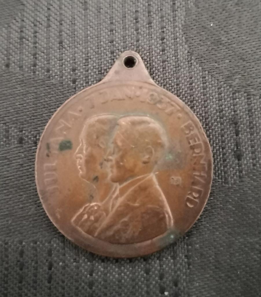 Herdenkings penning huwelijk Juliana en Bernard, Postzegels en Munten, Verzenden, Overige materialen
