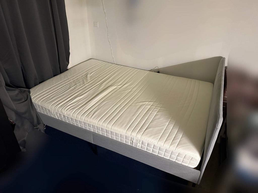 Bed met lattenbodem en latex matras 140x200 cm, Ophalen, Tweepersoons, 140 cm, Zo goed als nieuw
