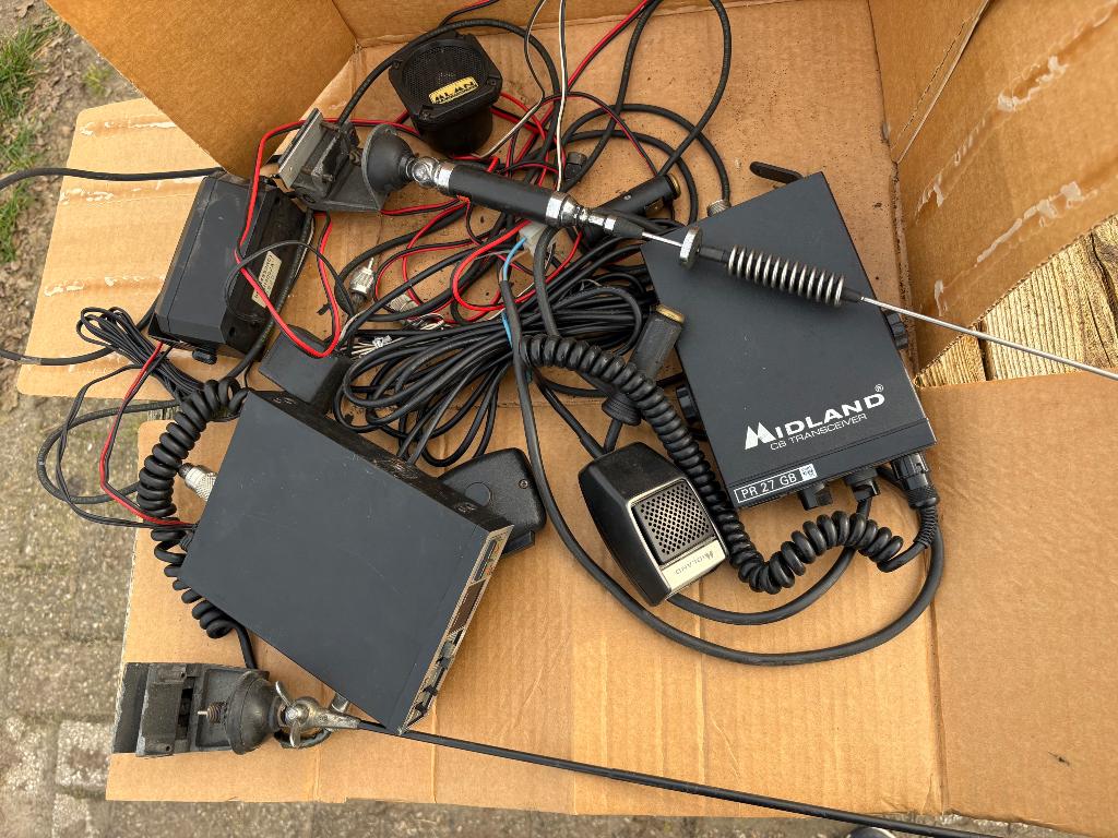 2 Stuks 27 mc bakkies en toebehoren, Ophalen, Gebruikt, Zender en Ontvanger