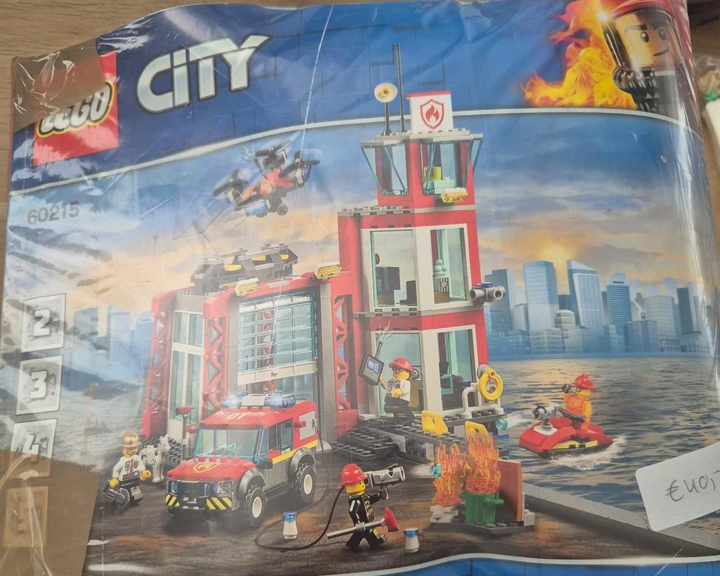 Lego City 60215 Brandweerkazerne - Compleet, Ophalen of Verzenden, Zo goed als nieuw, Complete set, Lego
